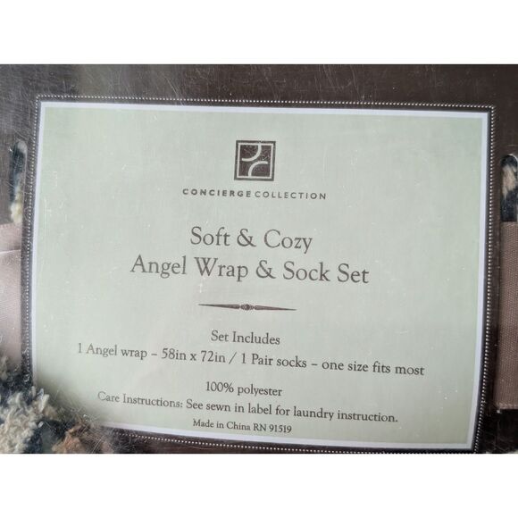 Concierge Collection Leopard Print Soft&Cozy Angel Wrap & Sock Set - Picture 4 of 6